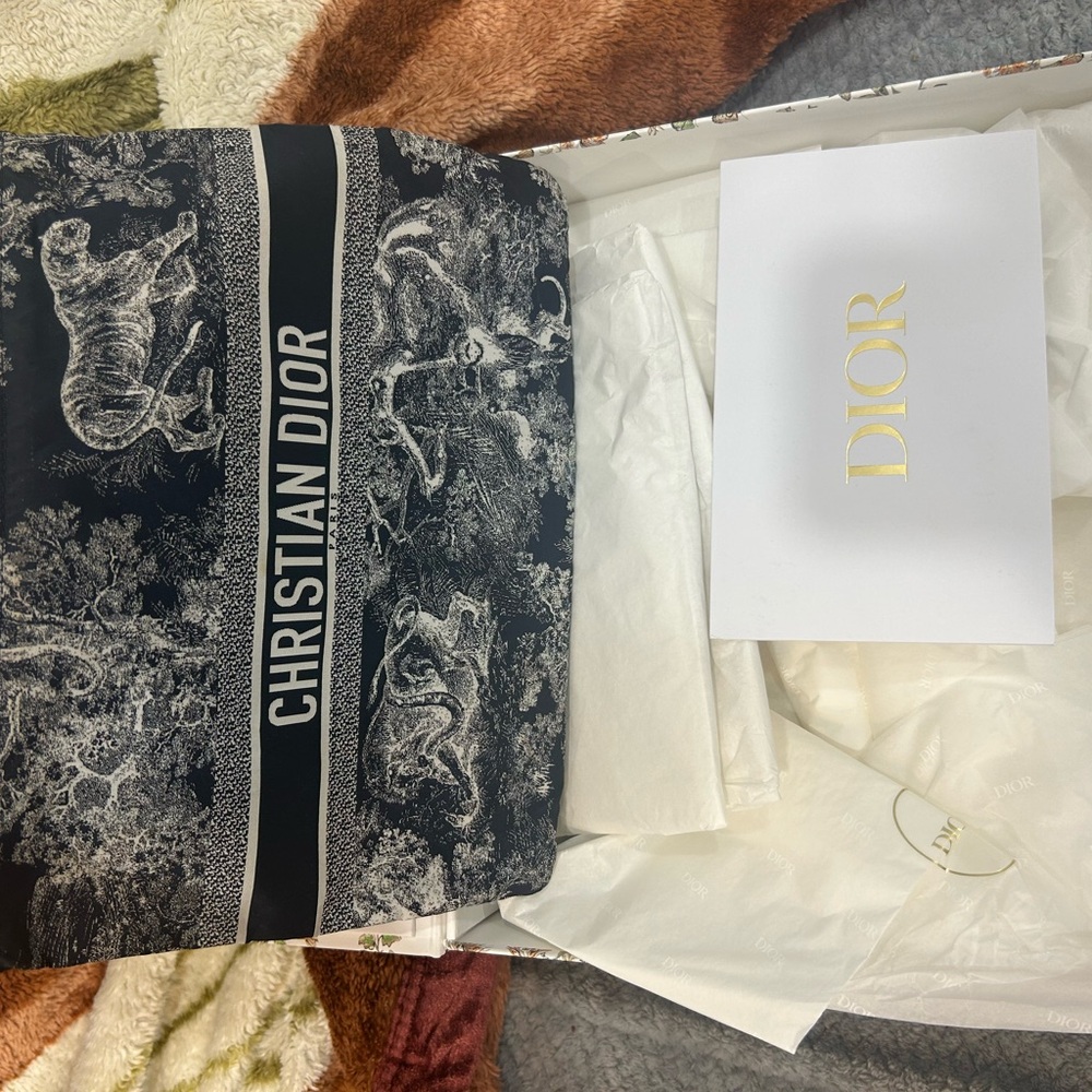 Christian dior travel pouch - Picture 3 of 8